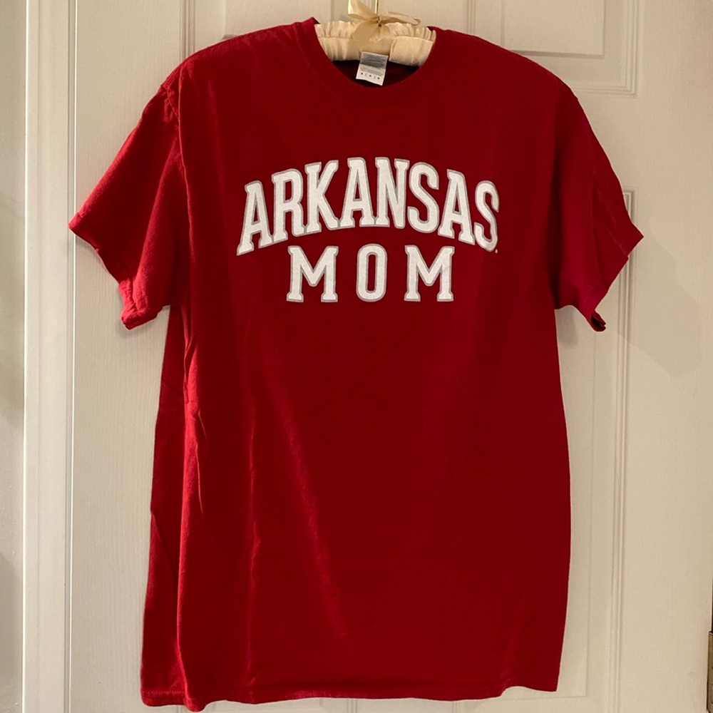 ARKANSAS MOM Short Sleeve T-Shirt. Size M